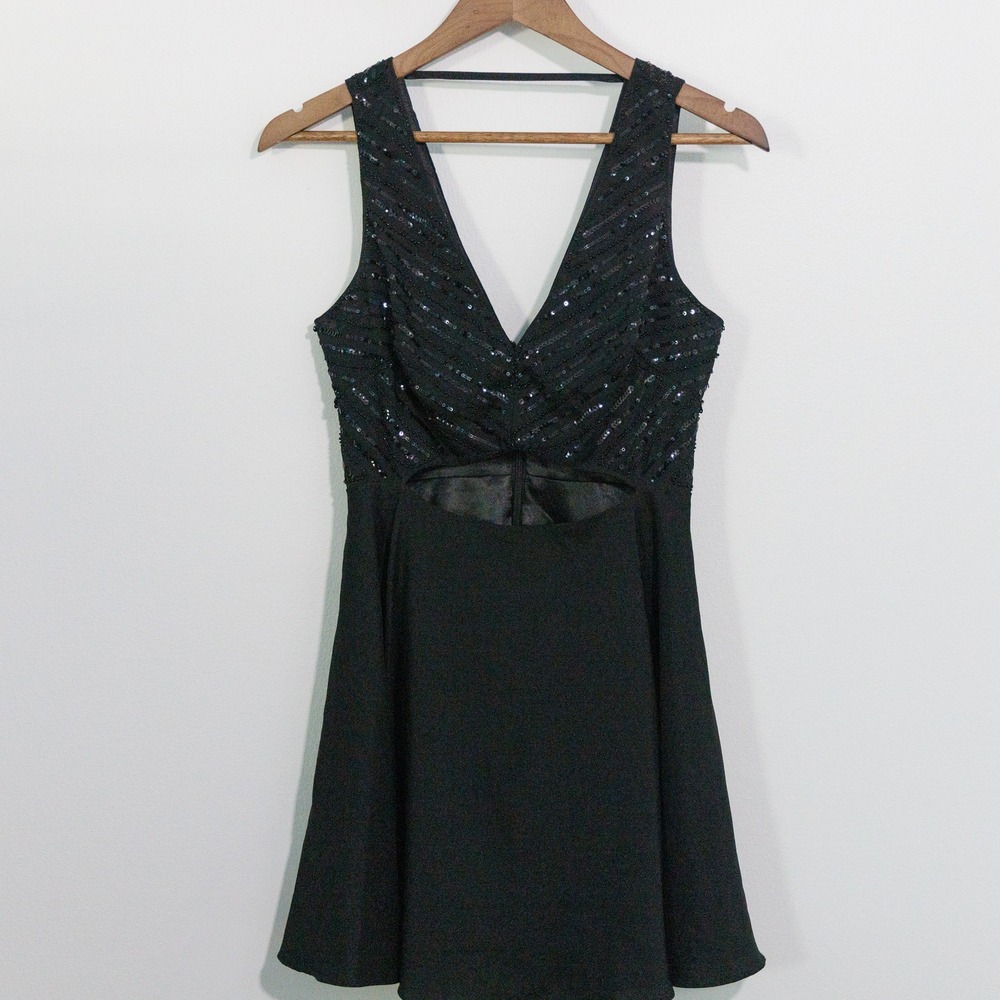 Bebe Womens Black Sequin V-Neck Cutout Fit and Flare Cocktail Dress Size 2